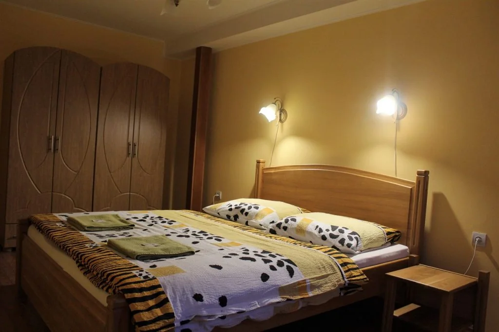 Jedálenský a kuchynský kút v apartmáne